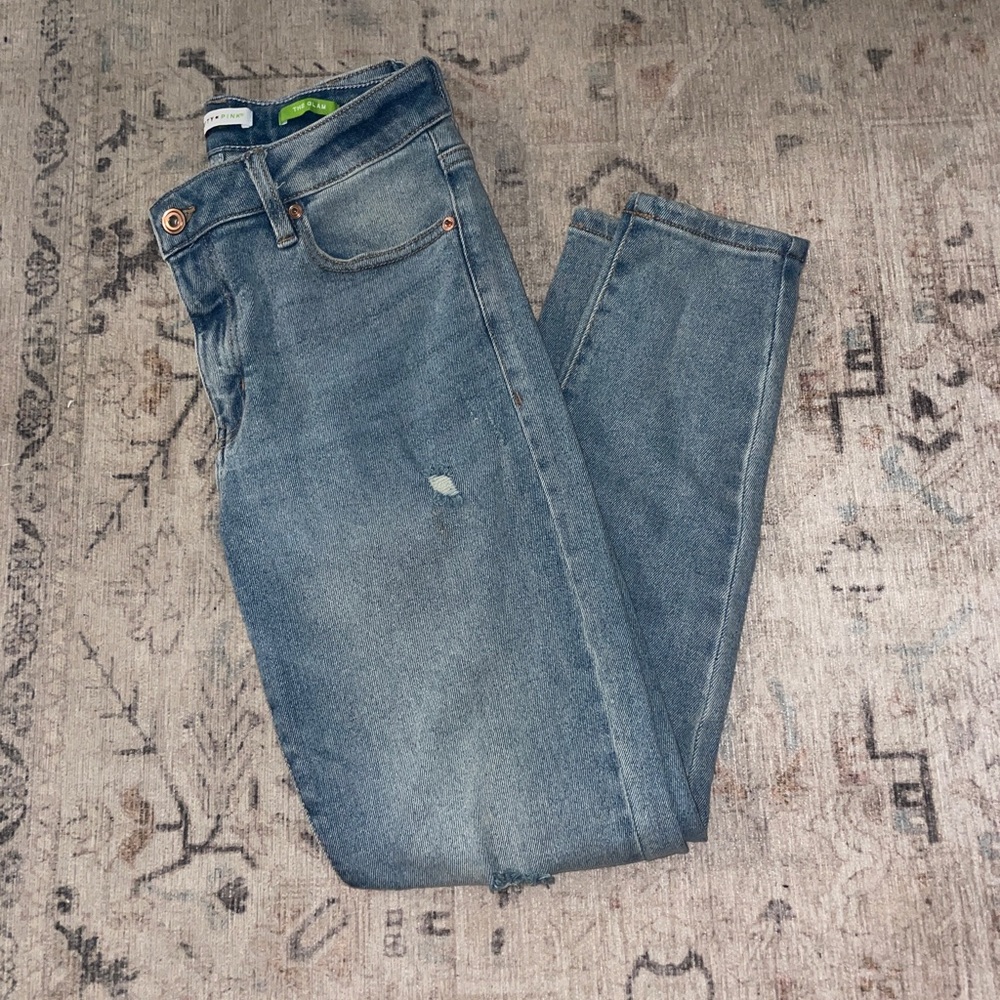 Celebrity Pink Ankle Cropped Jeans w/ Small Rips